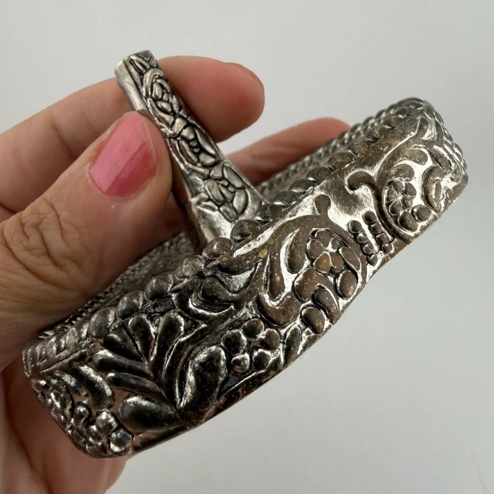 Heritage Mint Ltd Silver Tone Heart Embossed Floral Ornate Ring Holder Stand